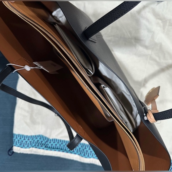 Tory Burch Perry Leather Shopper Tote Bag - Picture 7 of 9